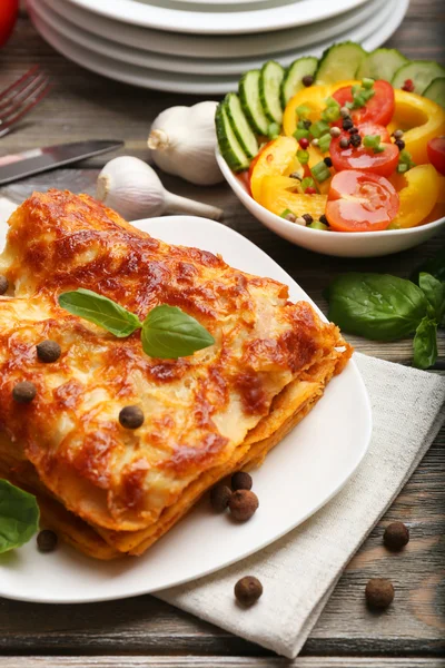 Gedeelte van smakelijke lasagne — Stockfoto