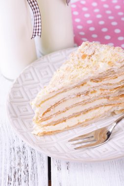 Napolyon pasta plaka üzerinde tablo yakın çekim