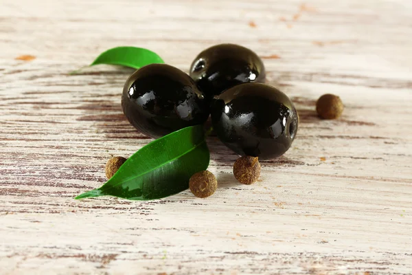 Tres aceitunas negras —  Fotos de Stock