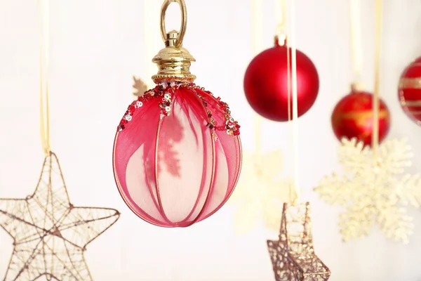 Hermosas decoraciones rojas de Navidad —  Fotos de Stock