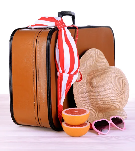 Vintage valise met zomer items op houten bord — Stockfoto