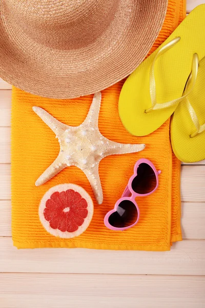 Summer items on wooden background — Stock Photo, Image