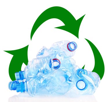 Kavramı, üzerinde beyaz izole geri dönüşüm için plastik şişe geri dönüşüm