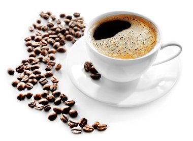 Beyaz üzerine izole edilmiş bir fincan kahve.