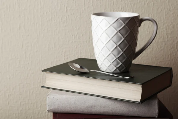 Livros e xícara de café — Fotografia de Stock