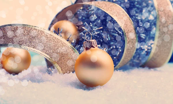 Boże Narodzenie dekoracje na jasnym tle — Zdjęcie stockowe