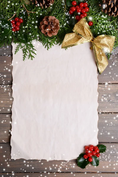 Julkort på trä bakgrund Royaltyfria Stockbilder