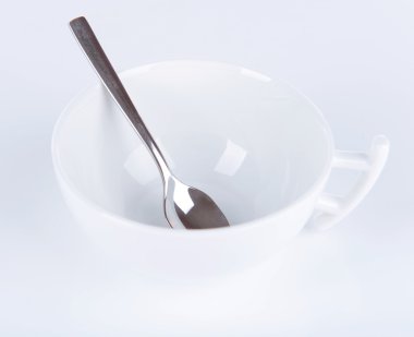 boş bardak çay kaşığı beyaz izole
