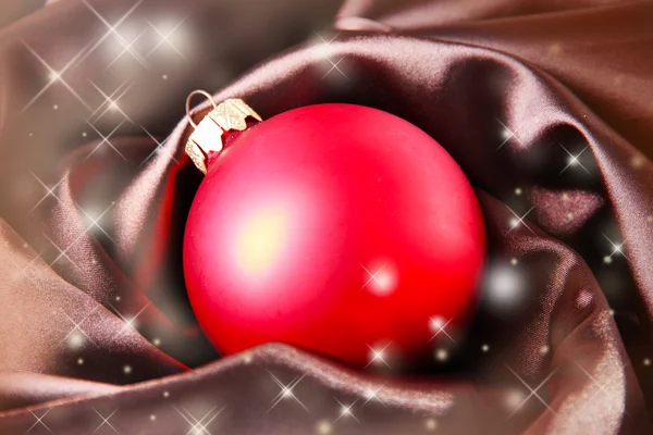 Bela bola de Natal — Fotografia de Stock