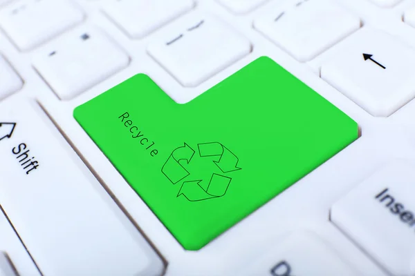 Recycle concept, close-up van toetsenbord, knop recyclen — Stockfoto