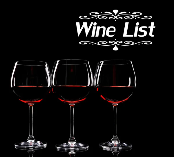 Gläser Wein isoliert auf schwarz als Weinkarte — Stockfoto