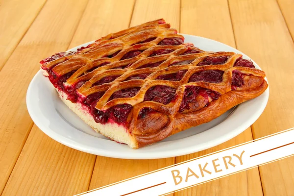 Cherry Pie op tafel, home bakkerij concept — Stockfoto