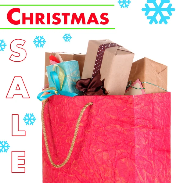 Presenterar i papperspåse isolerad på vit, jul försäljning koncept — Stockfoto
