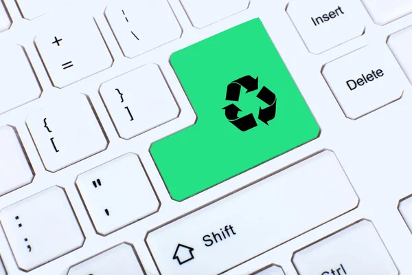 Recycle concept, close-up van toetsenbord, knop recyclen — Stockfoto