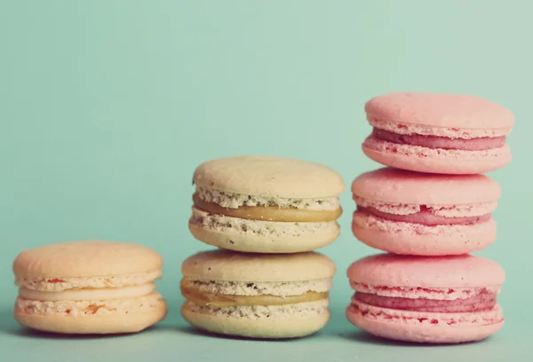 Gentle colorful macaroons on color background — Stock Photo, Image