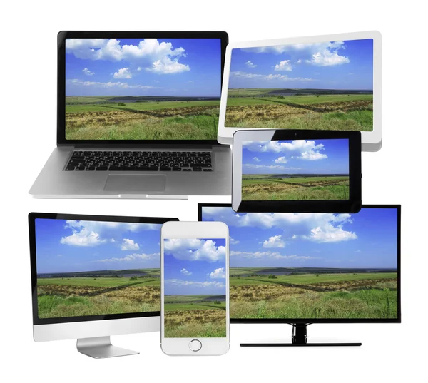 Monitory, laptopa, tabletki i telefon z natury tapeta na ekrany w kolaż na białym tle — Zdjęcie stockowe