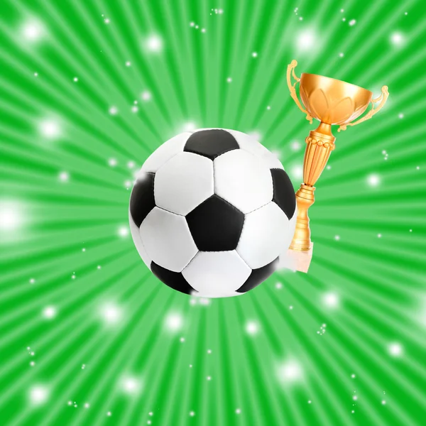 足球球和金色奖杯上明亮的绿色背景，体育海报 — 图库照片