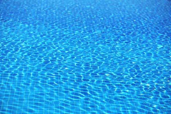 Blue water in swimming pool — Stock Photo, Image