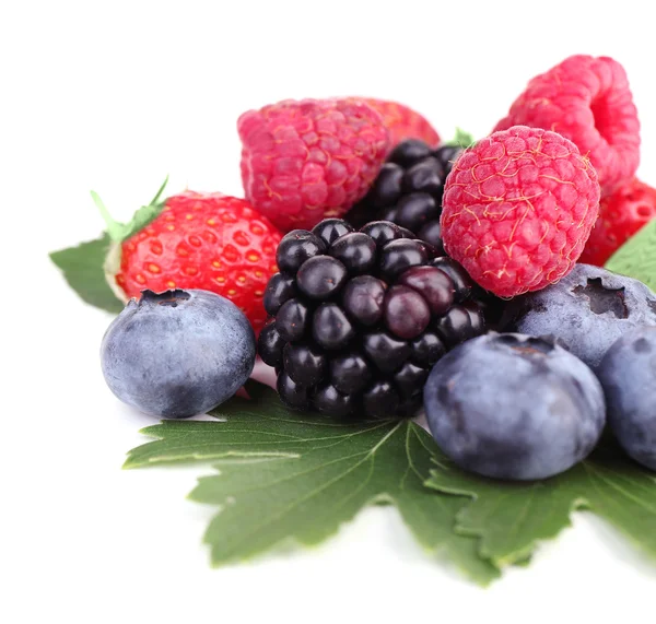 Frutas diferentes doces maduras, isoladas em branco — Fotografia de Stock