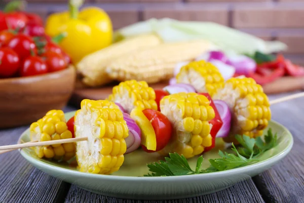 Légumes tranchés sur les pics — Photo