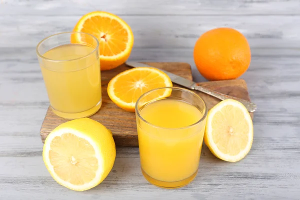 Glas juice med färska frukter — Stockfoto