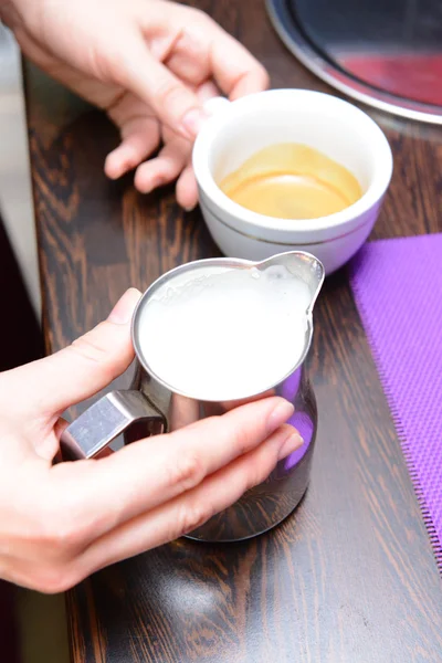 Woman preparing coffee, close up — Stock Photo, Image