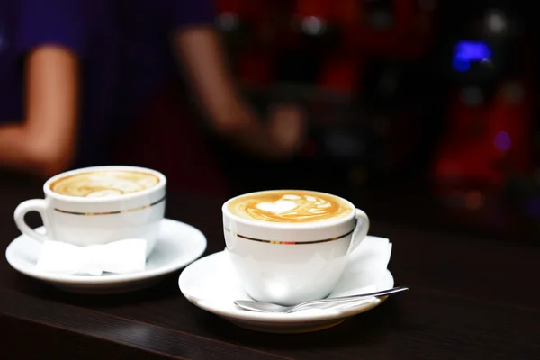 Tasses de café avec dessin mignon dans le café — Photo