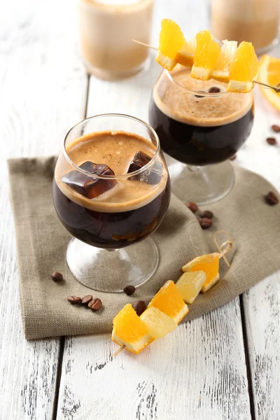 Espresso cocktail serveras på bord — Stockfoto