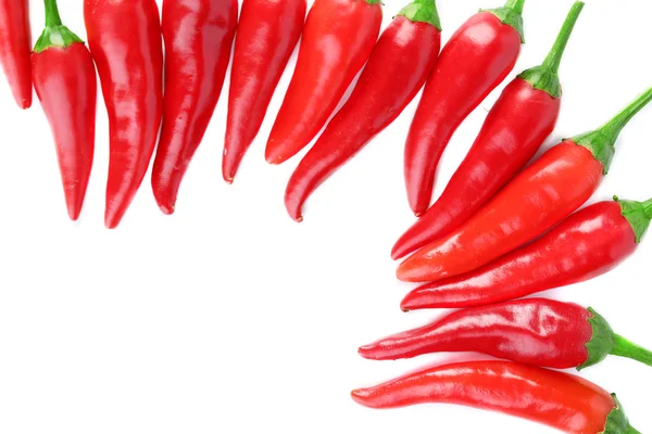 Pimentos vermelhos de pimentão quente isolados em branco — Fotografia de Stock