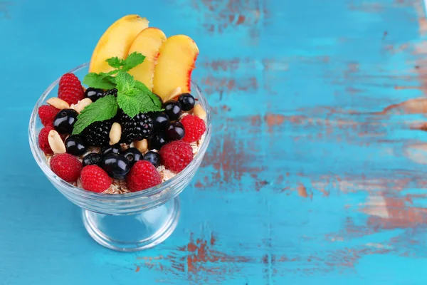 Yogurt with fresh fruit — Stock Photo, Image