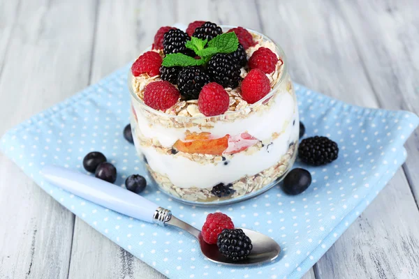 Yogurt with fresh fruit — Stock Photo, Image