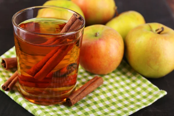 Apple cider with cinnamon — Stock Photo, Image