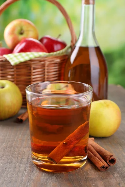 Apple cider in glas — Stockfoto