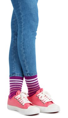 Renkli çoraplı kadın bacakları