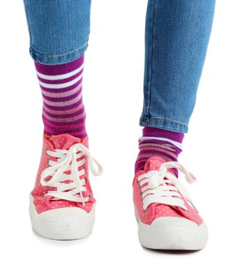 Renkli çoraplı kadın bacakları