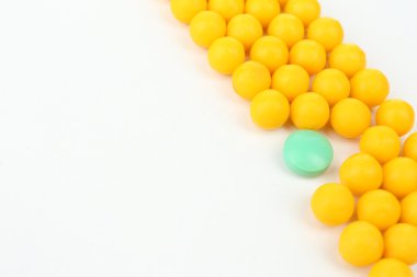 İlaçlar beyaza izole edilmiş