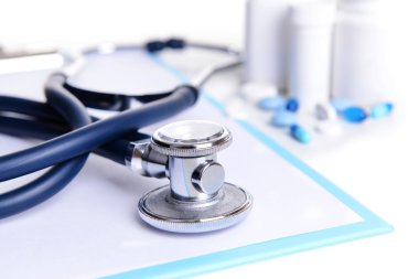 Stetoskop ışık arka plan üzerinde