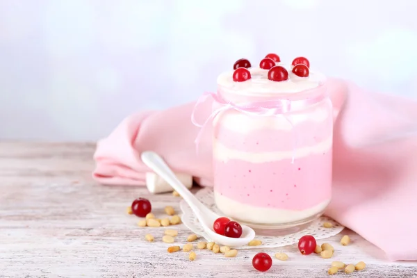 Himbeermilch-Dessert — Stockfoto