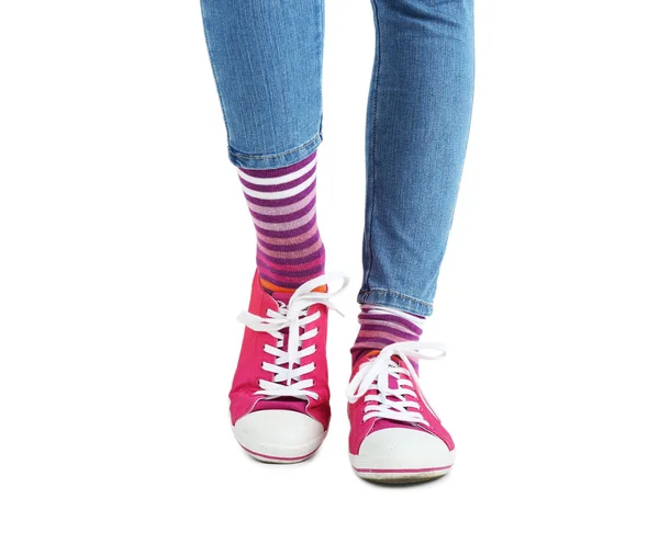 Frauenbeine in bunten Socken — Stockfoto