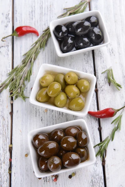 Différentes olives marinées — Photo