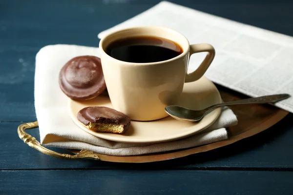 Cup of coffee with tasty cookie — Stock Photo, Image
