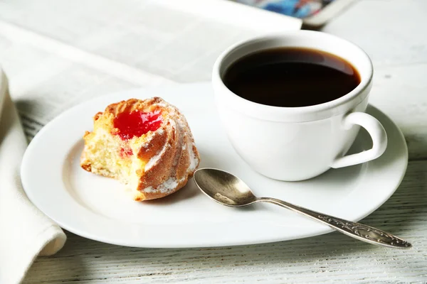 Tazza di caffè con gustoso biscotto — Foto Stock