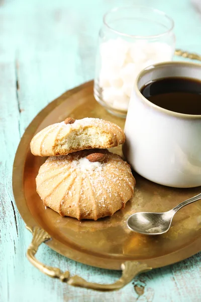 Cup of coffee with tasty cookie — Stock Photo, Image