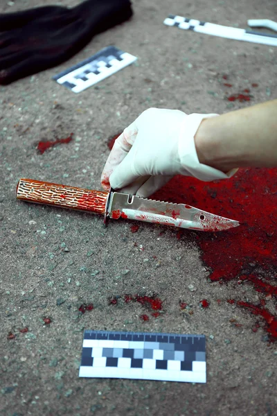 Bloody knife and evidence dragged along outdoors — Stock Photo, Image