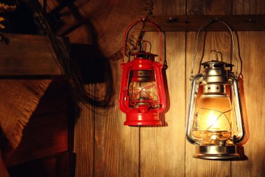 Kancaya asılı fener