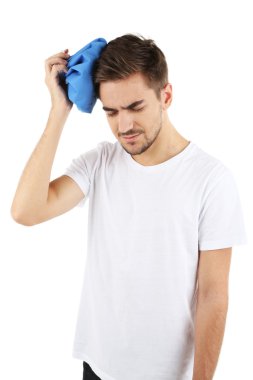 adam baş ağrısı var.