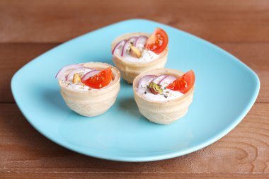 Tartlets yeşil ve sebze ile