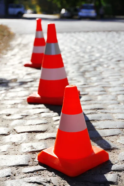 Verkehrskegel auf Straße — Stockfoto