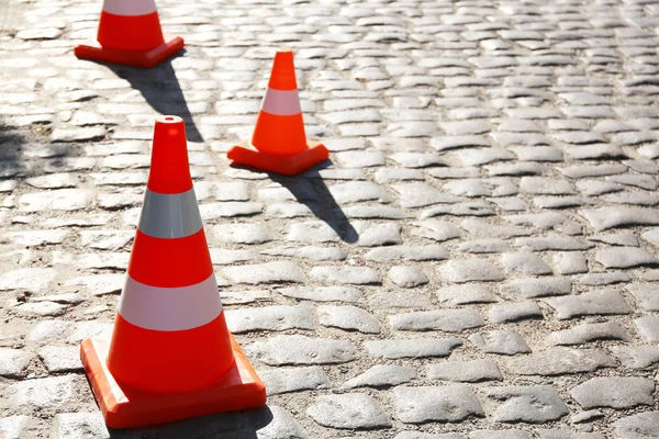 Verkeerskegels op de weg — Stockfoto