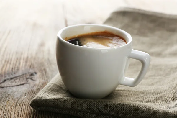 Kopje koffie op houten tafel — Stockfoto